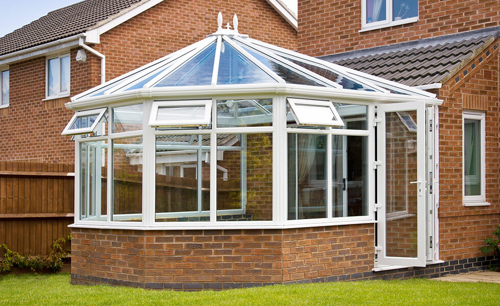 White uPVC conservatory with a Victorian roof